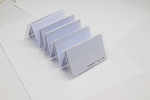 感應式滴膠ID卡的制作流程及應用領域 感應式滴膠ID卡的制作流程及應用領域