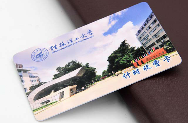 智能手機掃一掃二維碼門禁卡代替了傳統的鑰匙